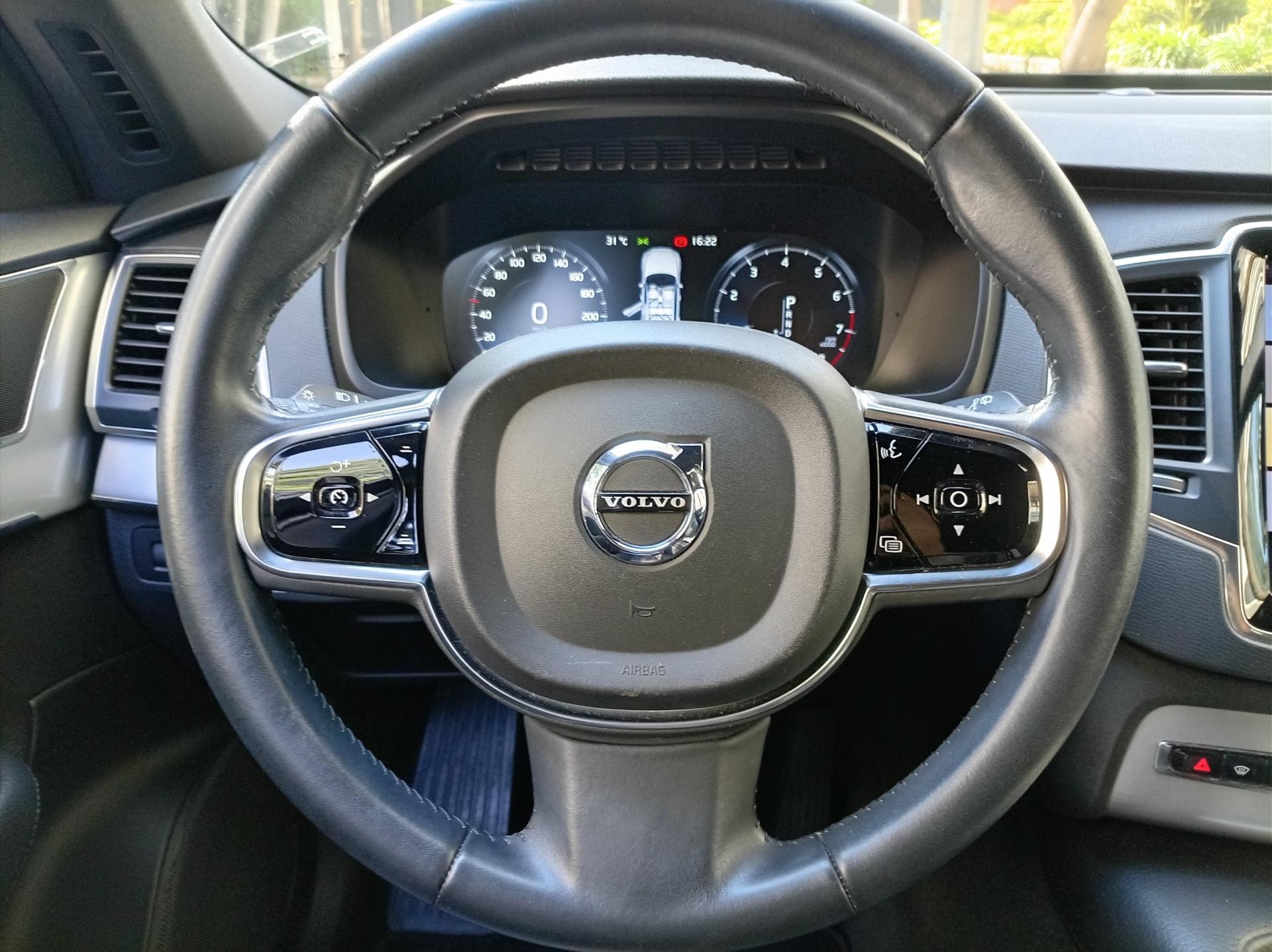 Volvo XC90 23