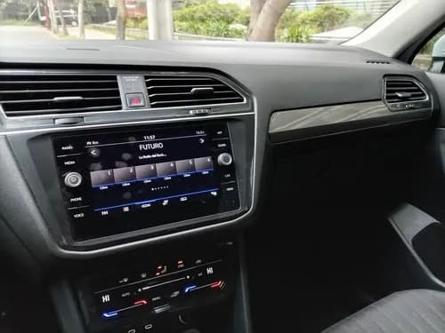 Volkswagen Tiguan 8