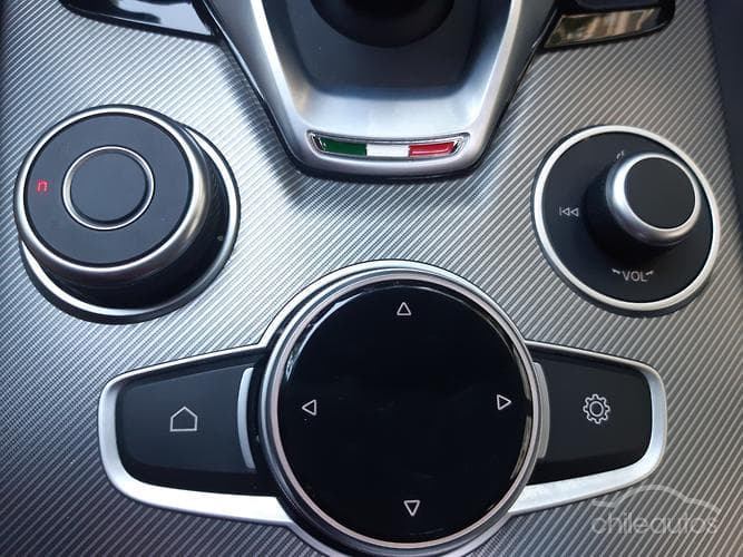 Alfa Romeo Stelvio 14