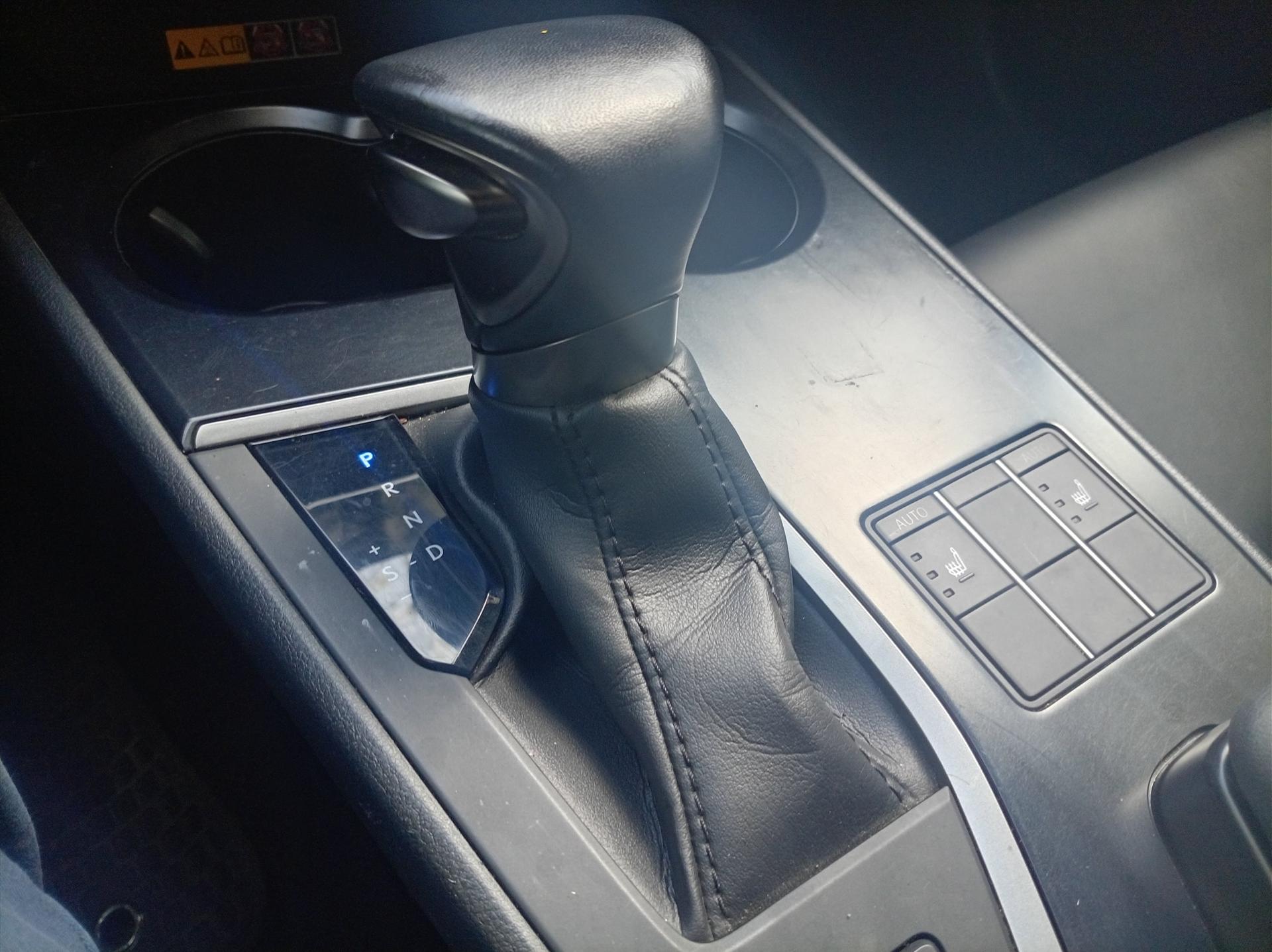 Lexus UX250H 13