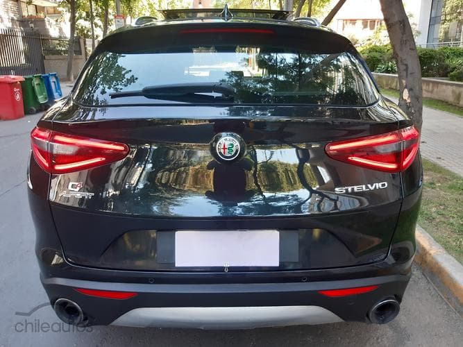 Alfa Romeo Stelvio 5