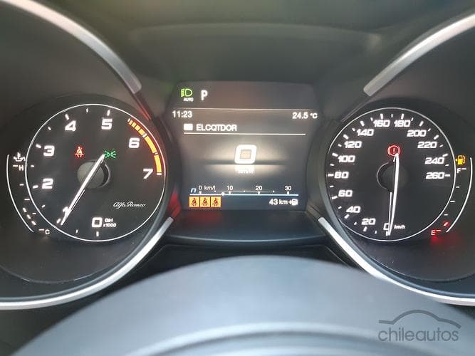 Alfa Romeo Stelvio 7