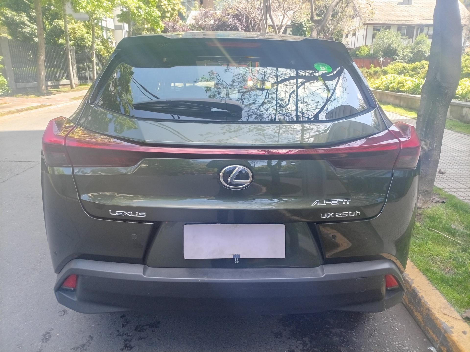 Lexus UX250H 5