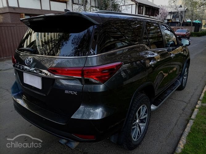 Toyota Fortuner 4