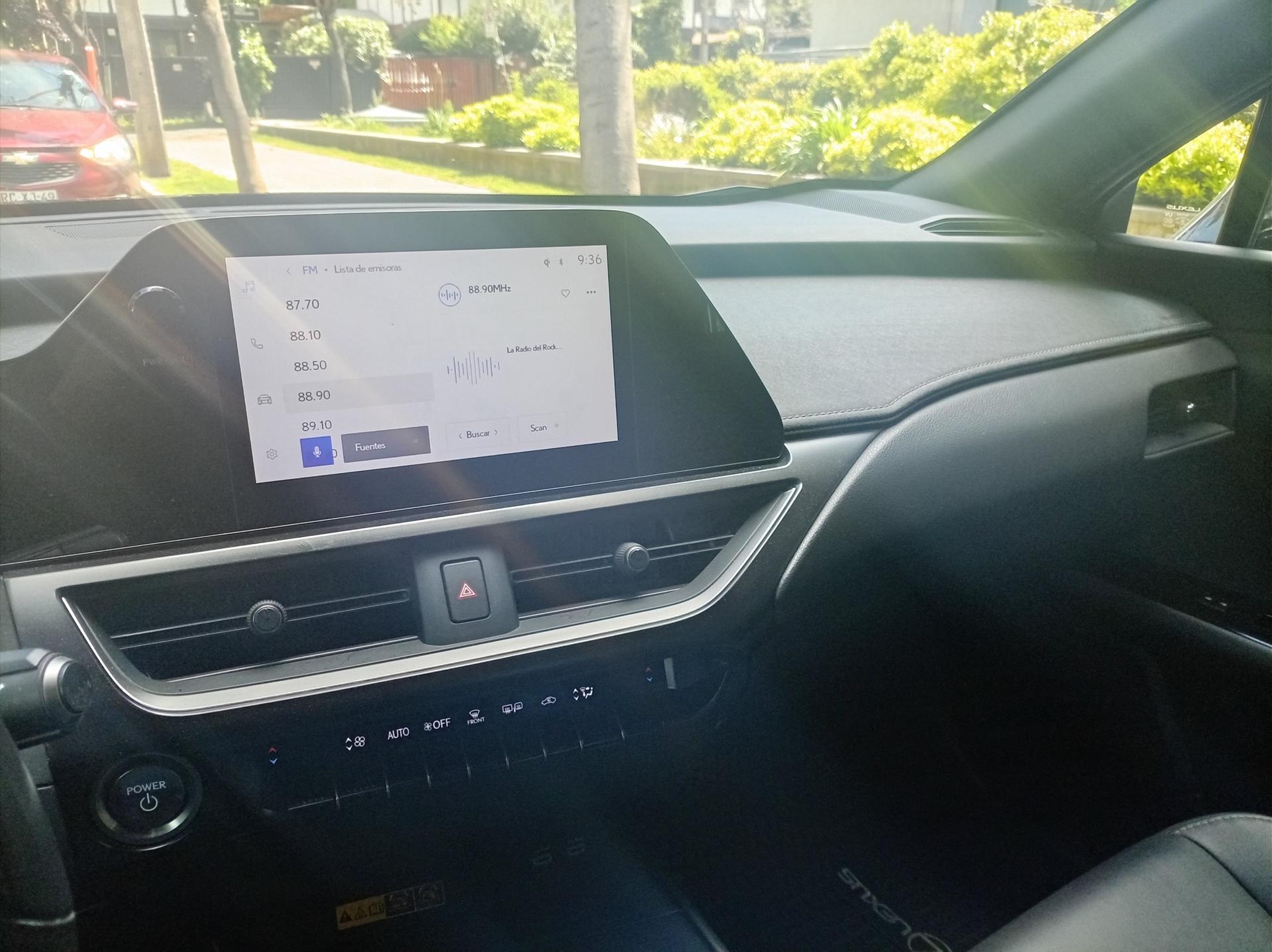 Lexus UX250H 8