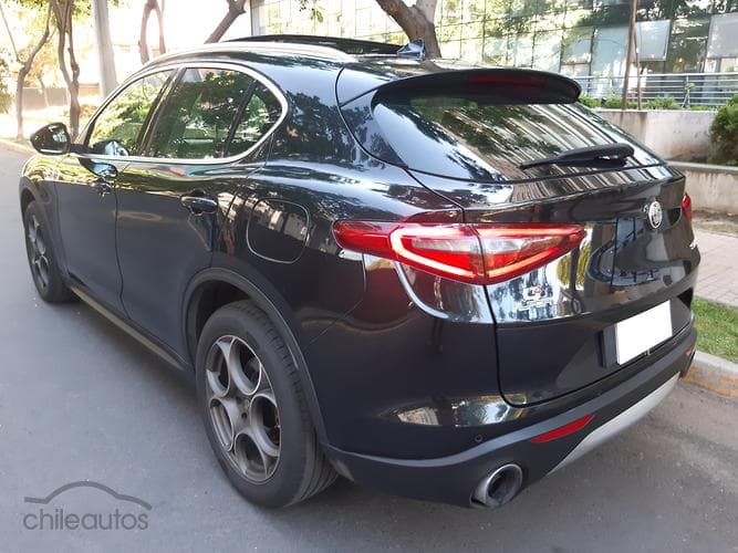 Alfa Romeo Stelvio 4