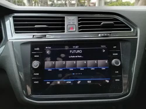 Volkswagen Tiguan 9