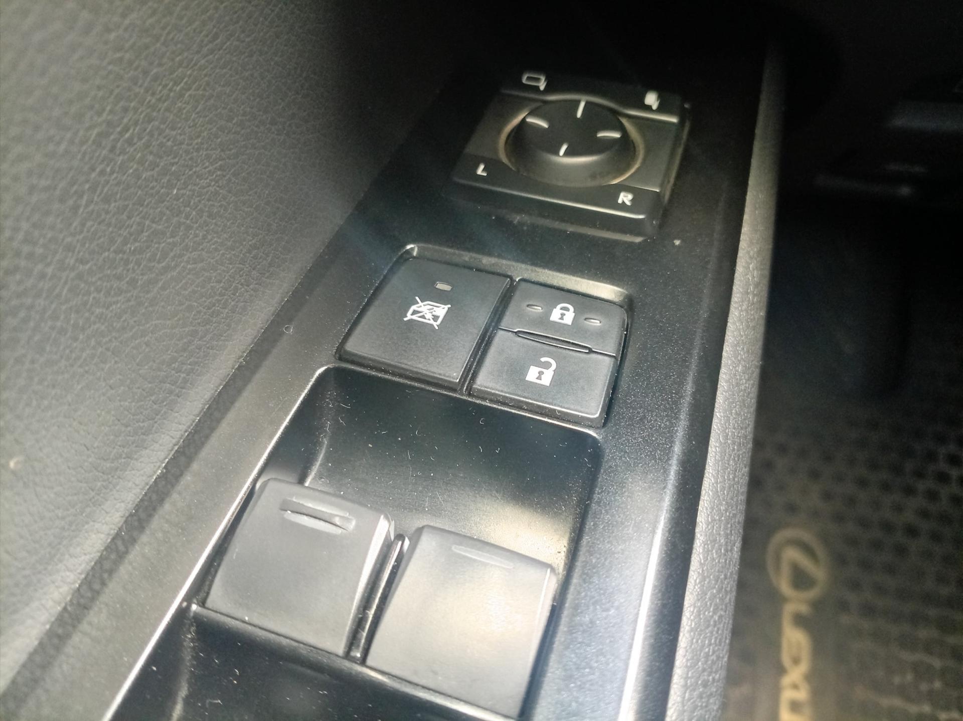 Lexus UX250H 15