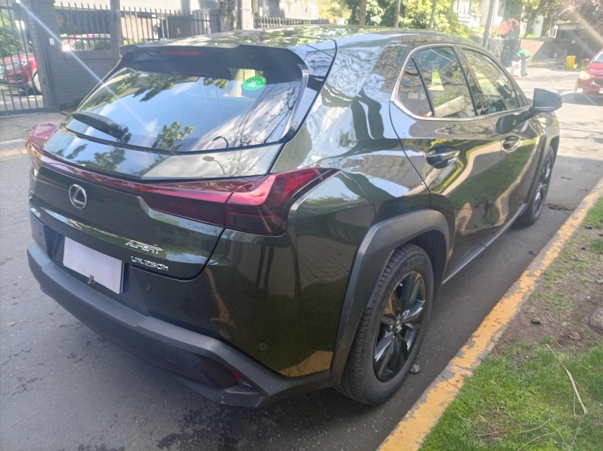 Lexus UX250H 4