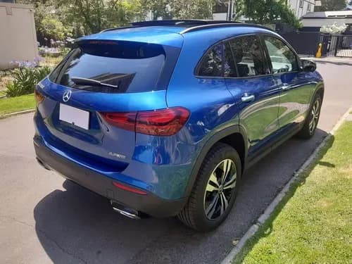 Mercedes-Benz GLA 200 4
