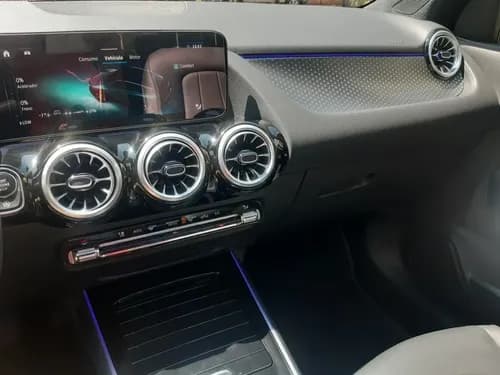 Mercedes-Benz GLA 200 8