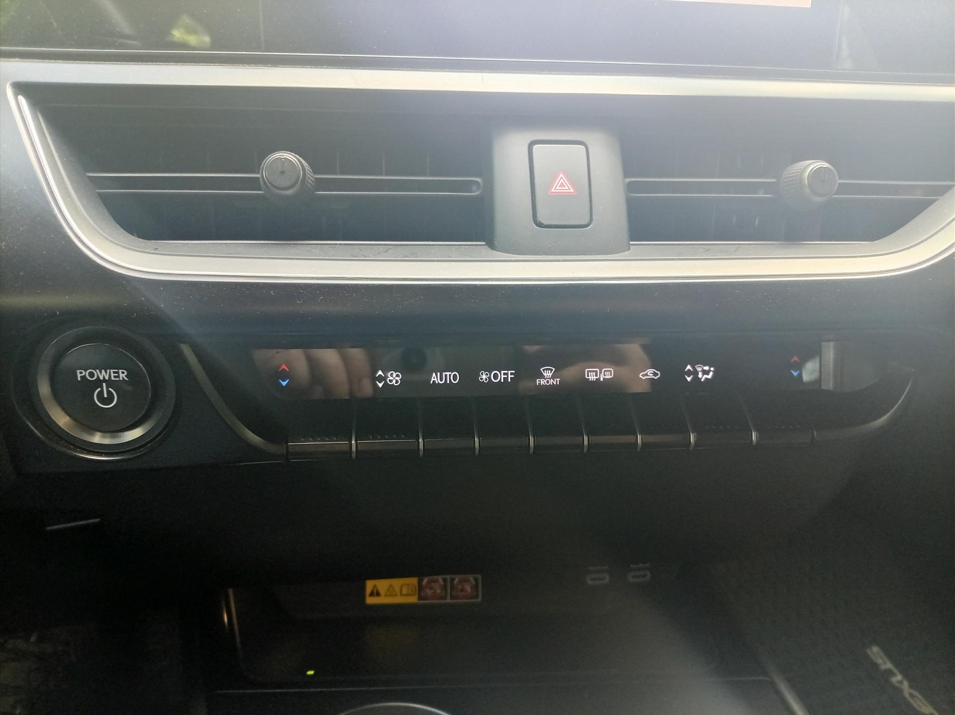 Lexus UX250H 11