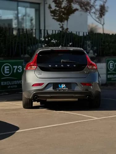 Volvo V40 4