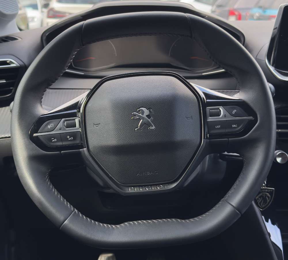 Peugeot 208 19