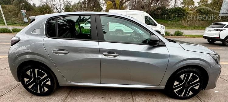 Peugeot 208 6