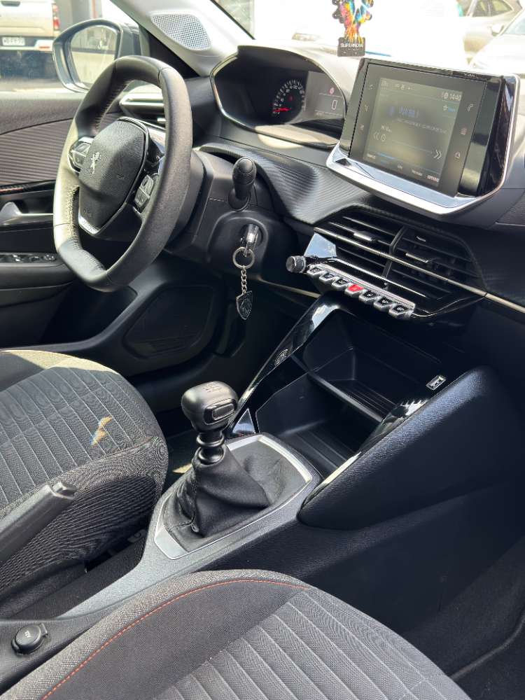 Peugeot 208 24
