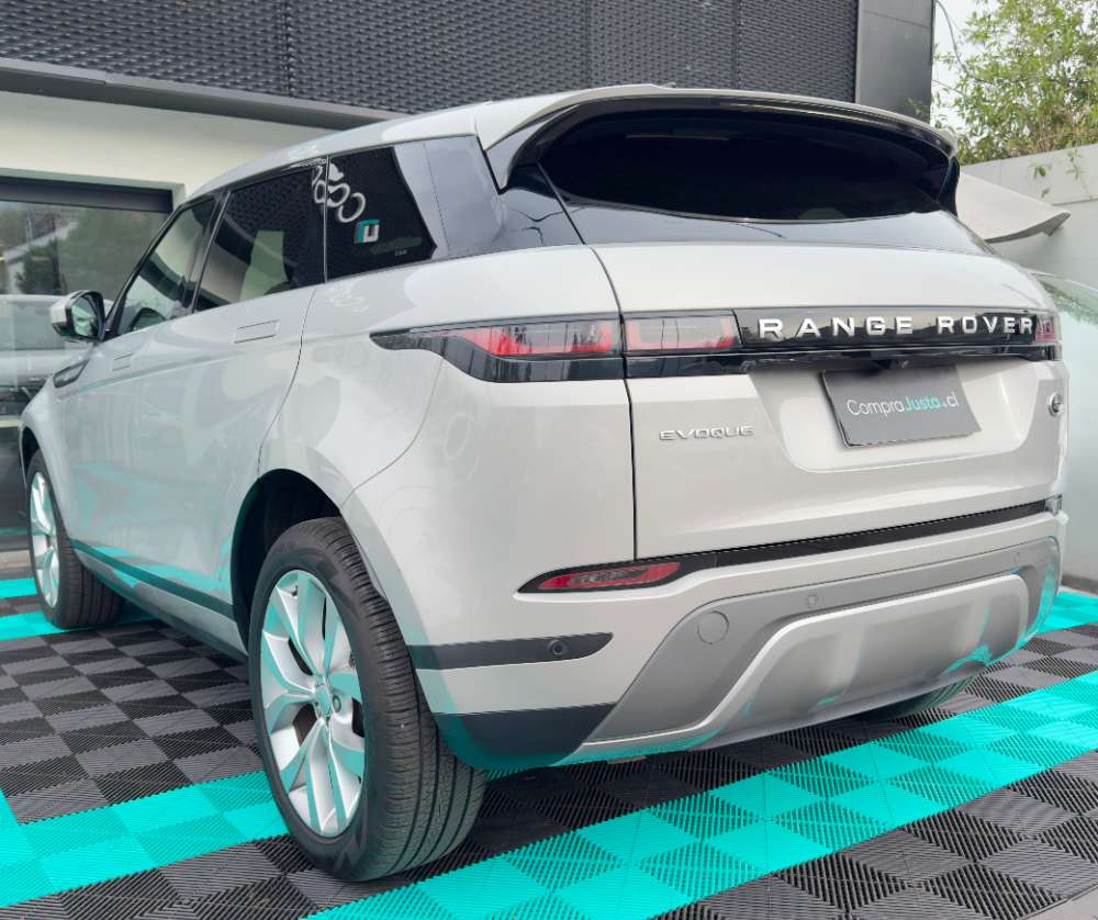 Land Rover Evoque 4