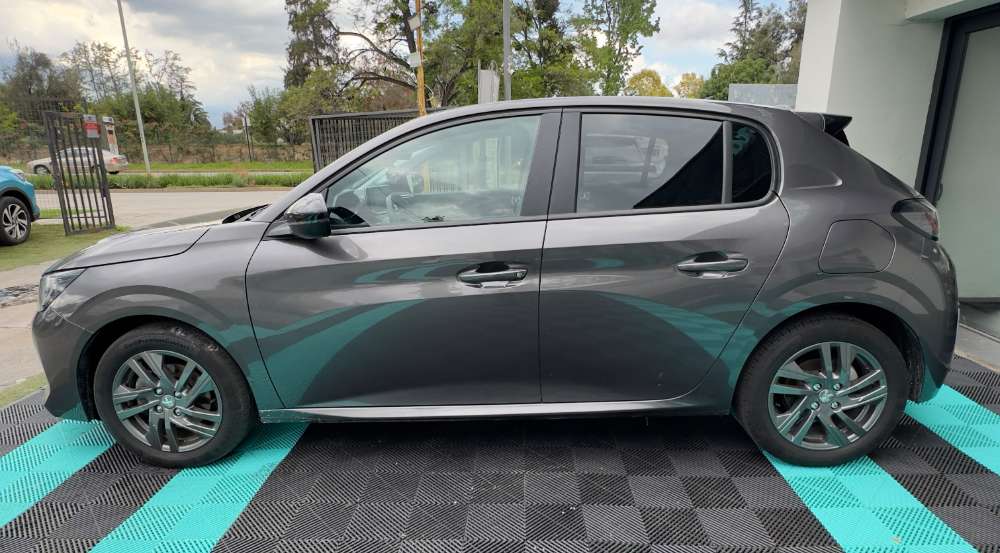 Peugeot 208 5