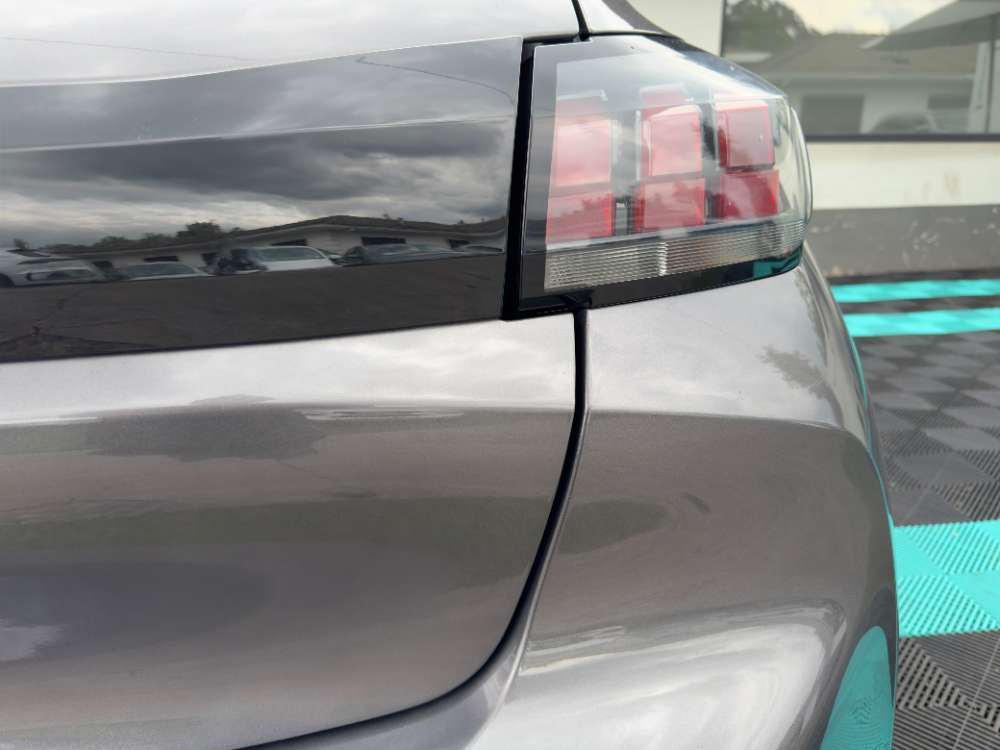 Peugeot 208 10