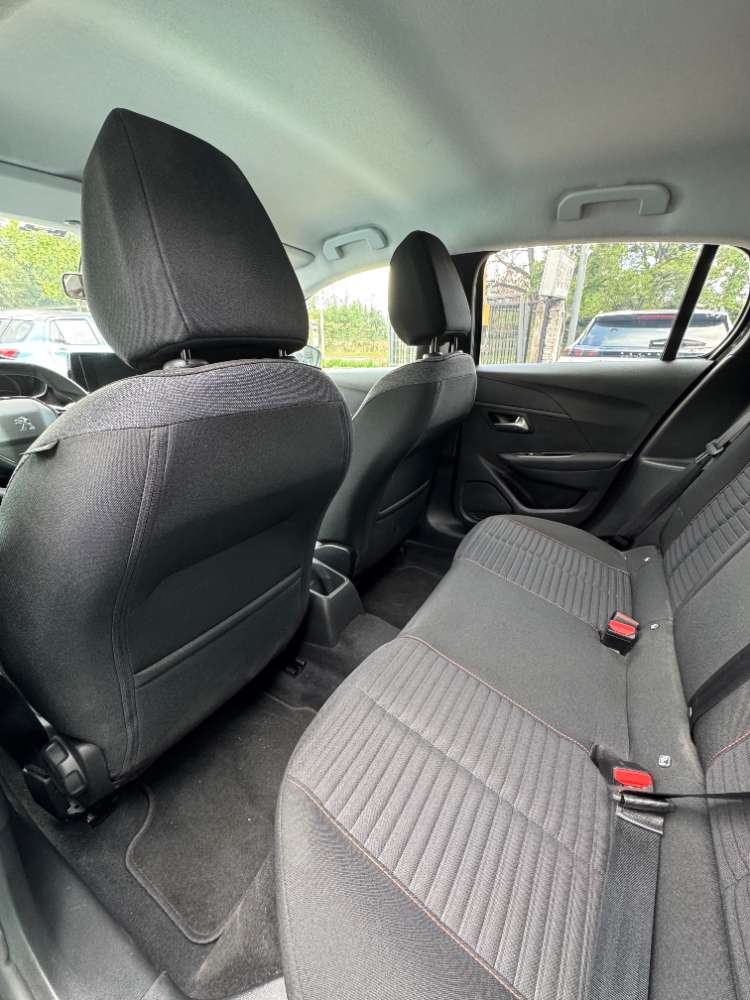 Peugeot 208 25