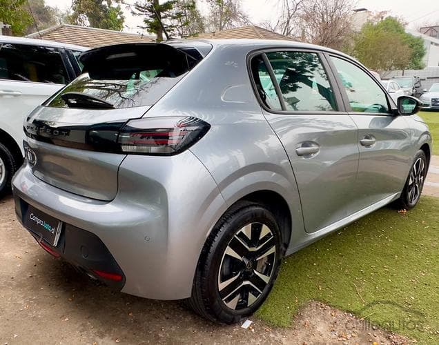 Peugeot 208 7