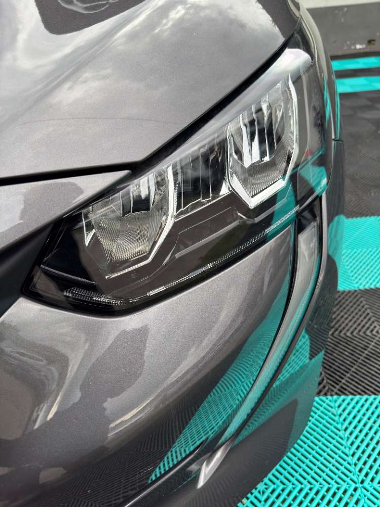 Peugeot 208 4