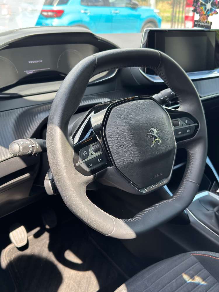 Peugeot 208 18