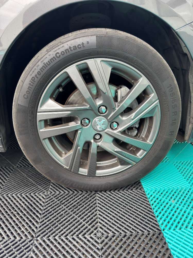 Peugeot 208 15