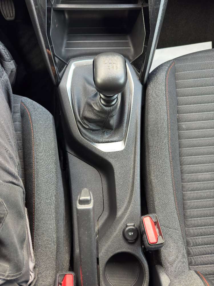 Peugeot 208 23