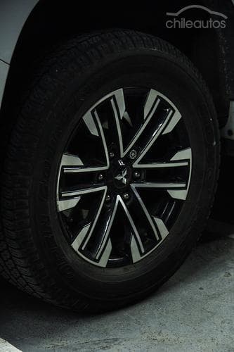 Mitsubishi Montero Sport 19