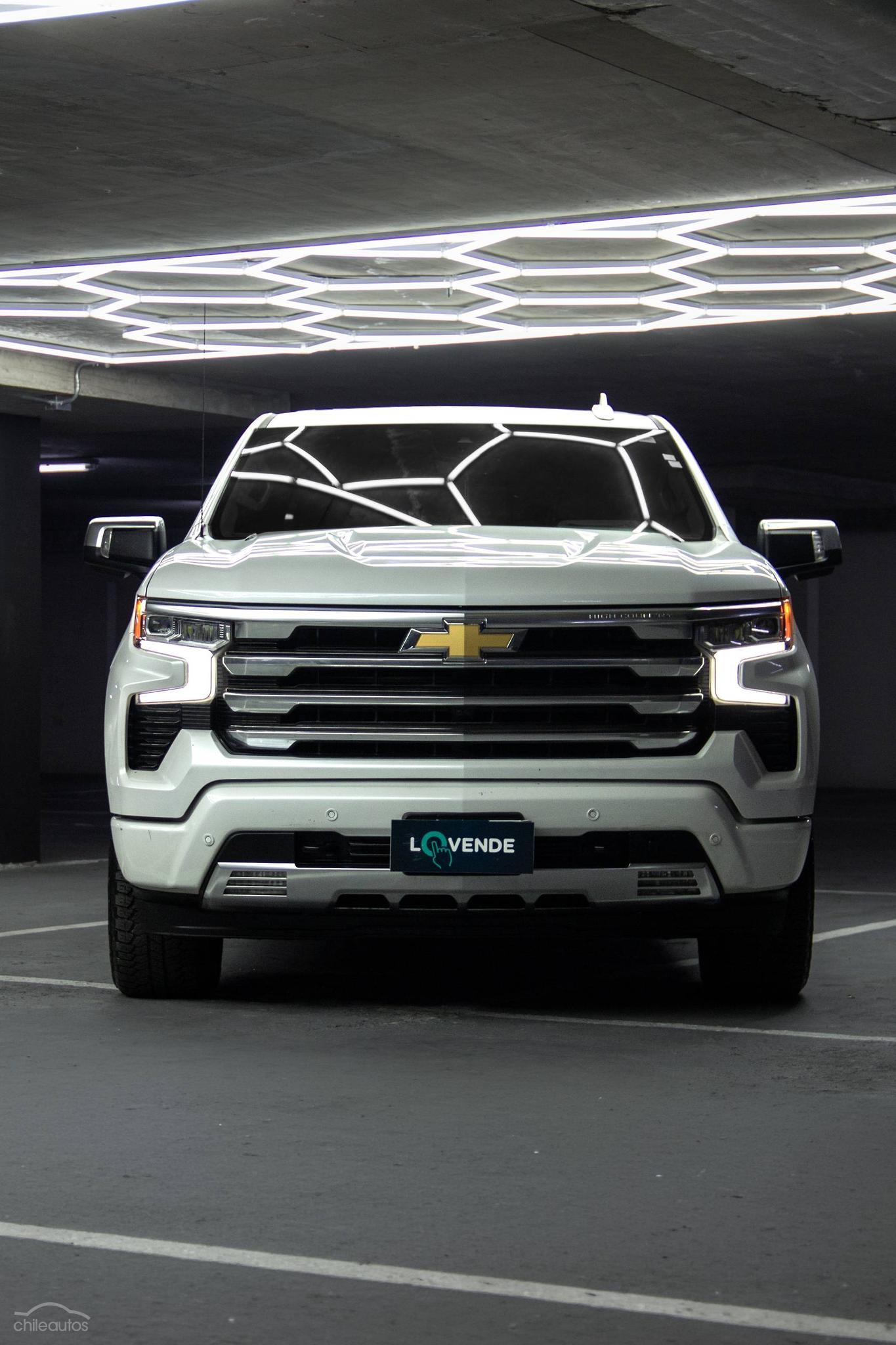 Chevrolet Silverado 2