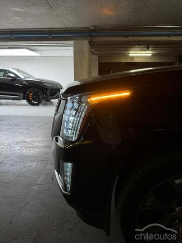 Cadillac Escalade 8