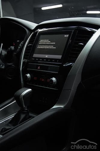 Mitsubishi Montero Sport 13