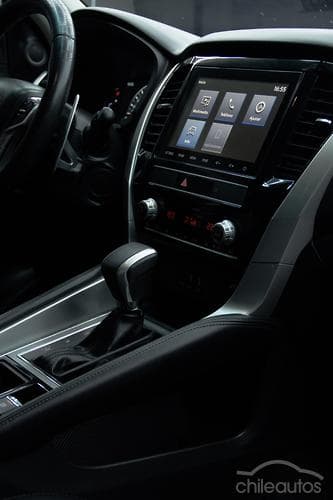 Mitsubishi Montero Sport 12