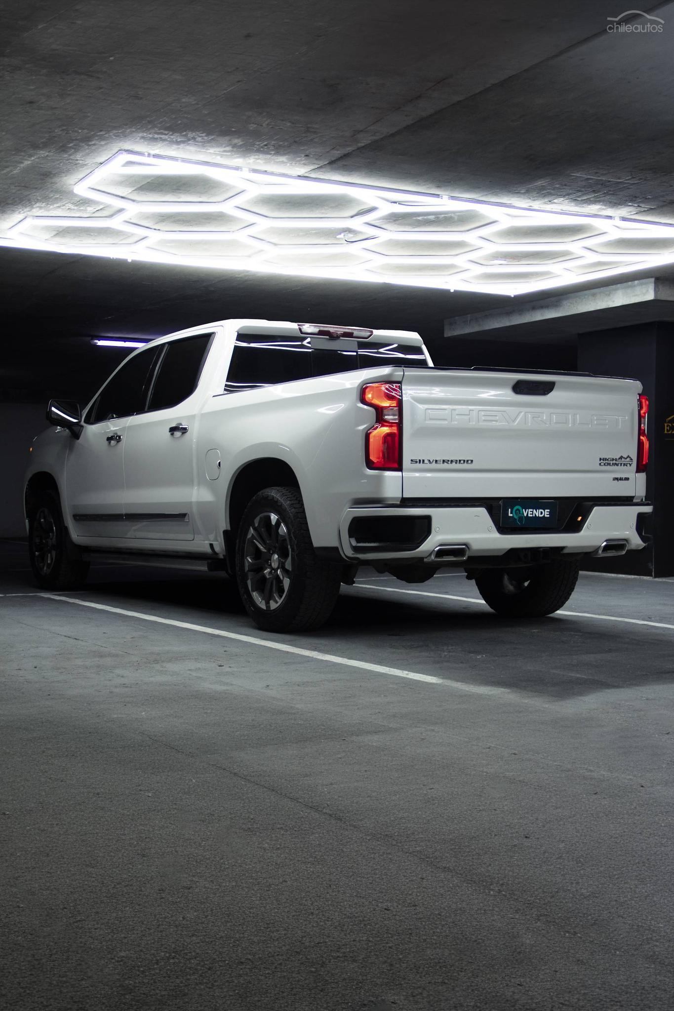 Chevrolet Silverado 4