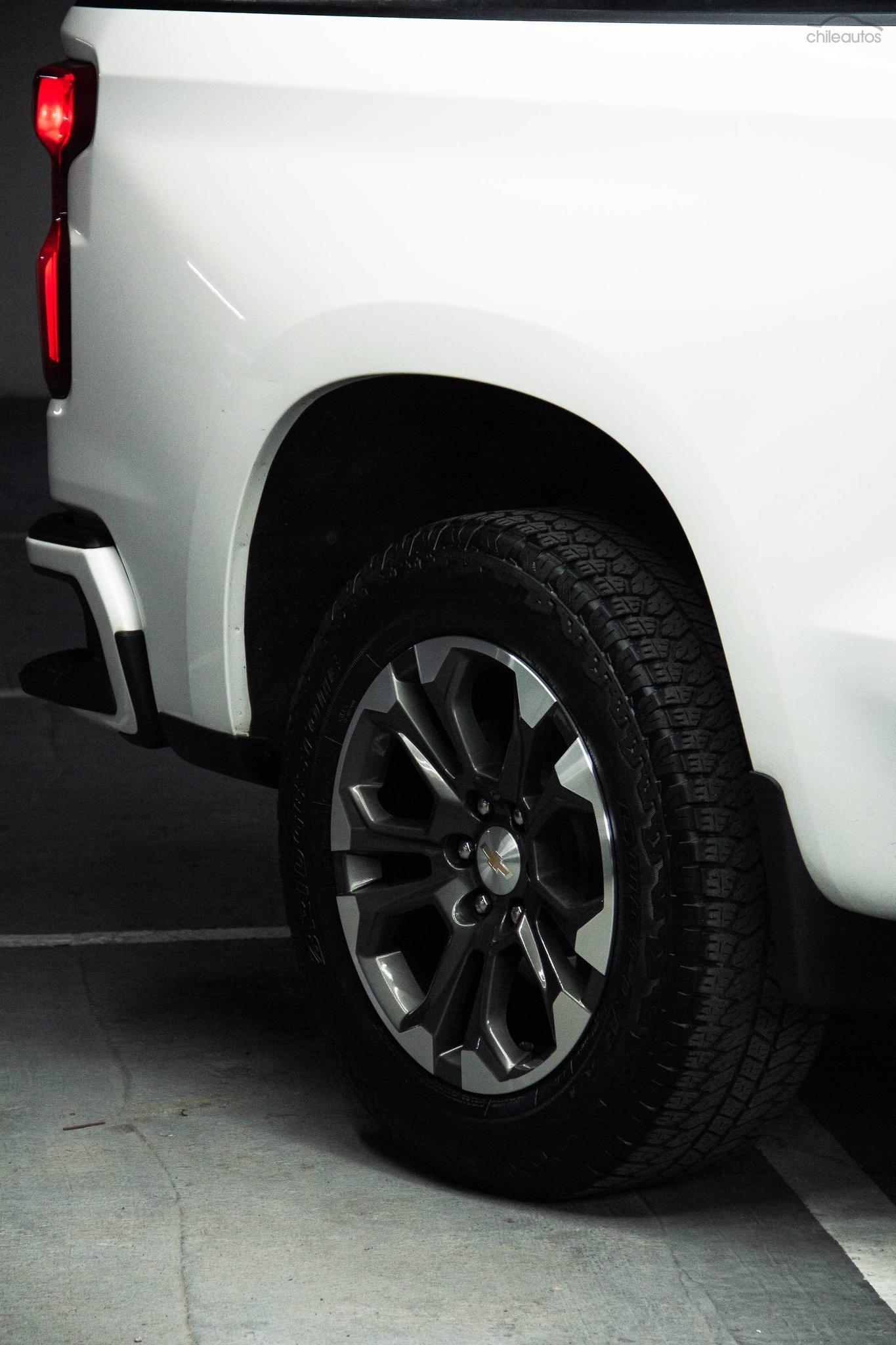 Chevrolet Silverado 18