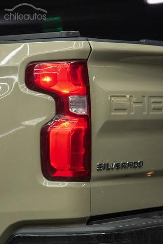 Chevrolet Silverado 11