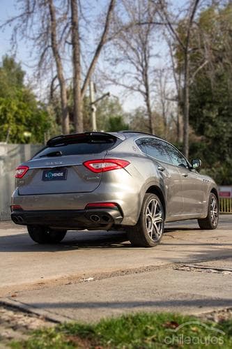 Maserati Levante 8