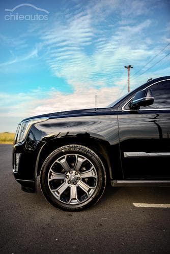Cadillac Escalade 5
