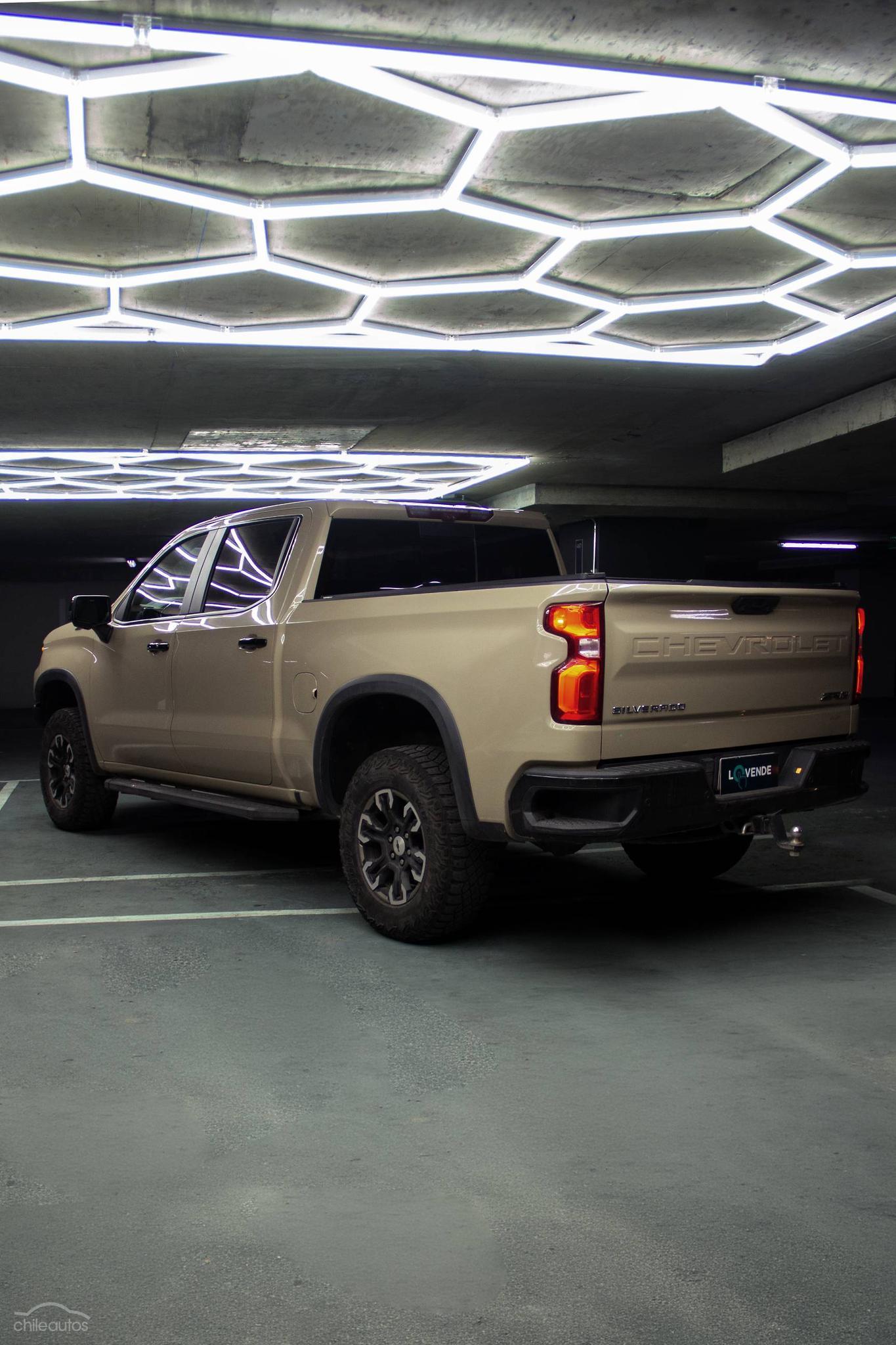 Chevrolet Silverado 4