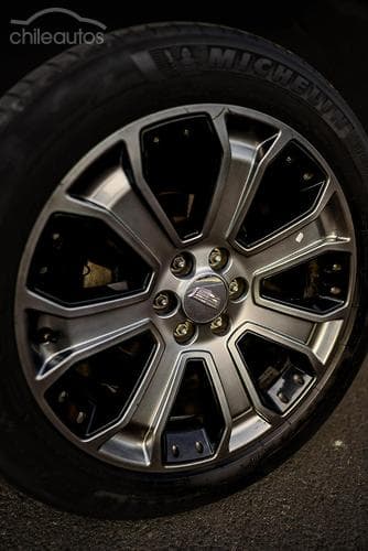 Cadillac Escalade 12