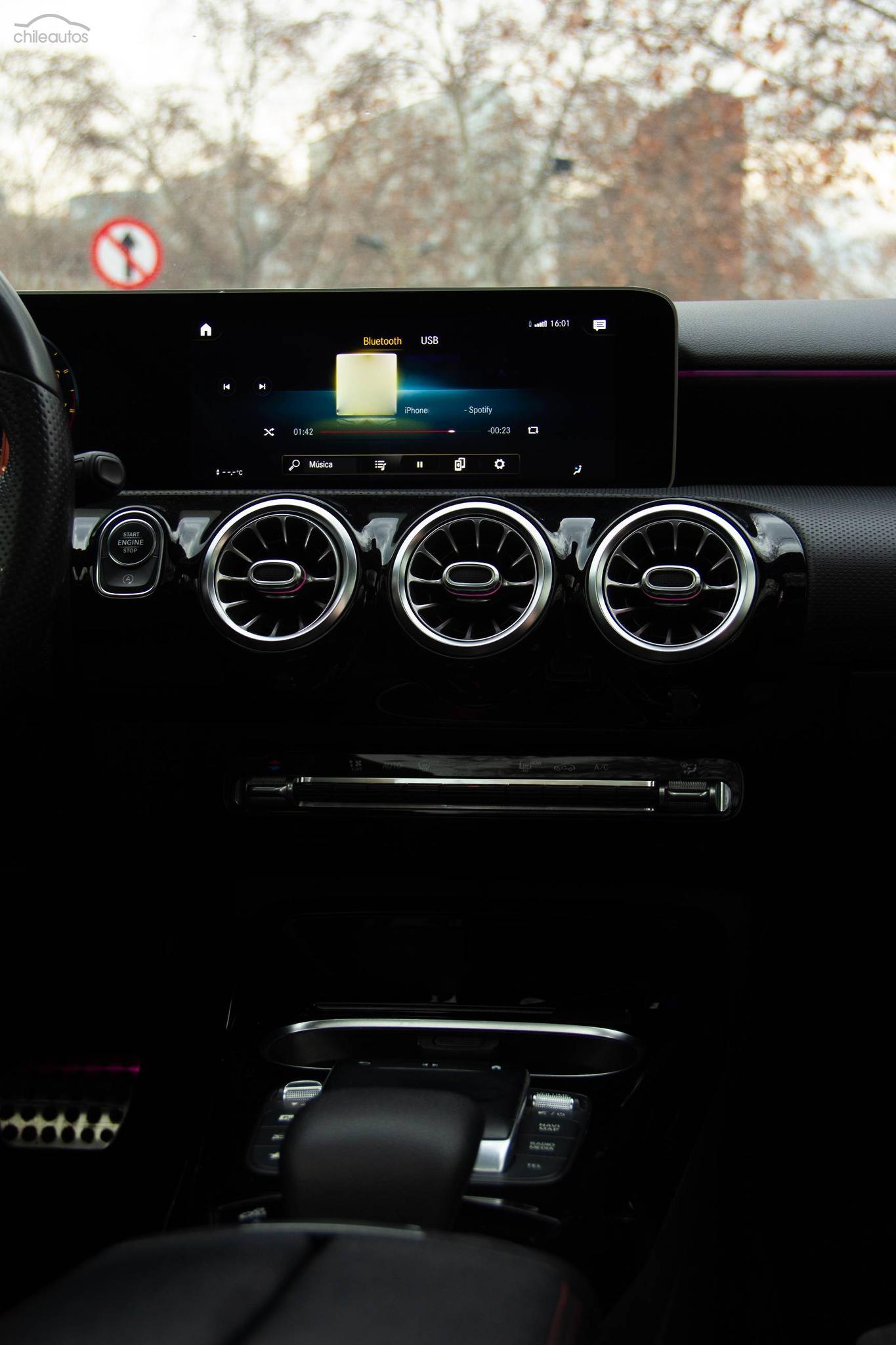 Mercedes-Benz A 35 Amg 9