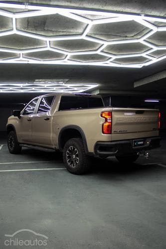 Chevrolet Silverado 4
