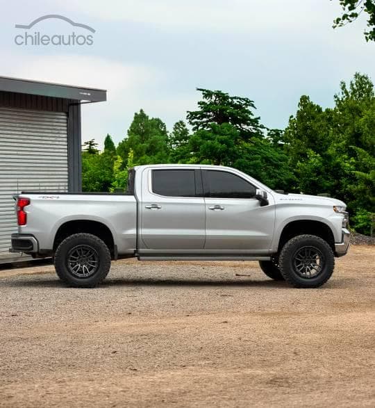 Chevrolet Silverado 4